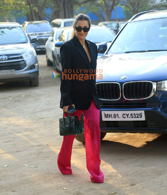 photos kareena kapoor khan karisma kapoor soha ali khan and others snapped at randhir kapoors birthday celebration 1 3