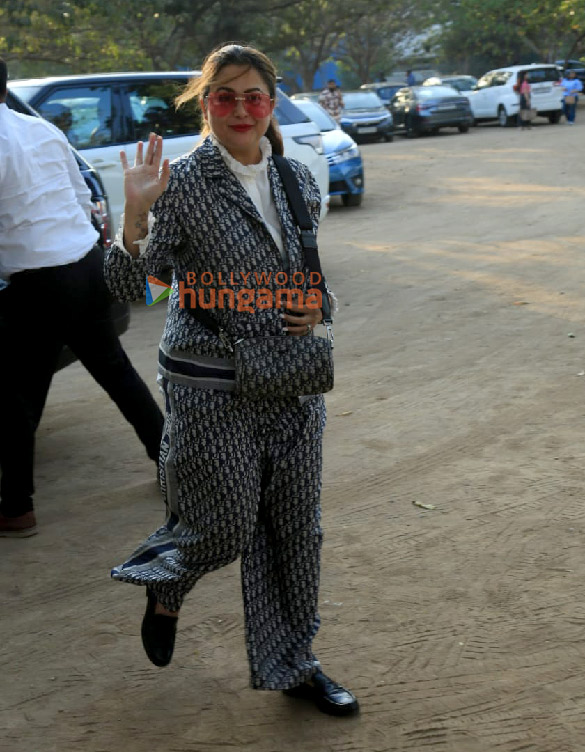 photos kareena kapoor khan karisma kapoor soha ali khan and others snapped at randhir kapoors birthday celebration 2 4