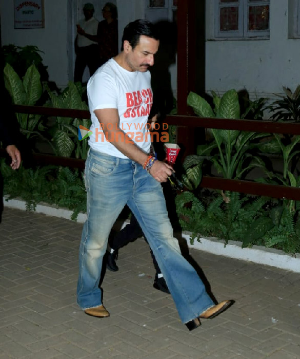 photos kareena kapoor khan karisma kapoor soha ali khan and others snapped at randhir kapoors birthday celebration 2 8