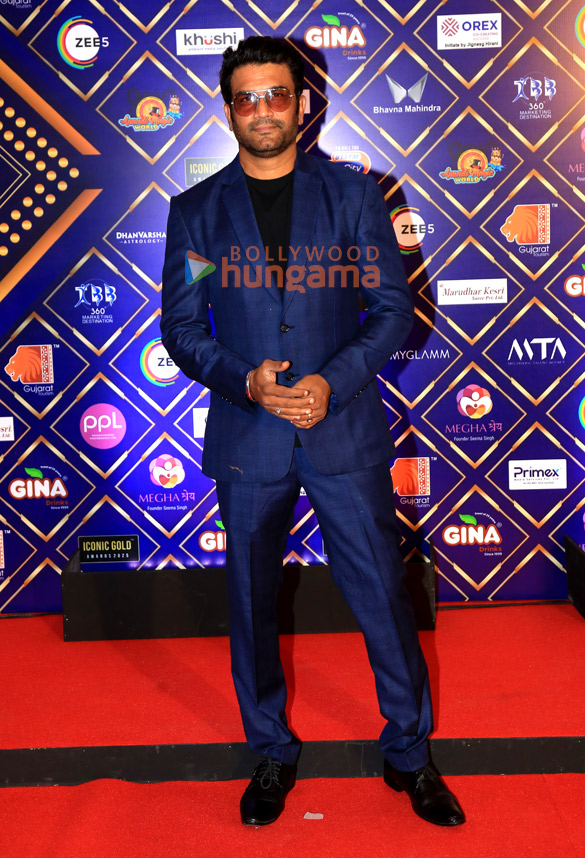 photos kartik aaryan nushrratt bharuccha adah sharma and others grace the iconic gold awards 2025 18
