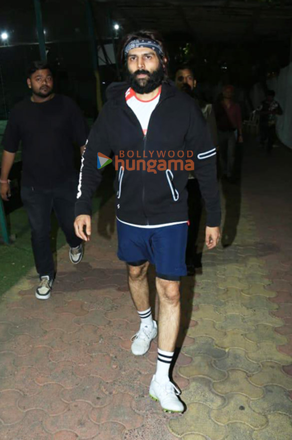 photos kartik aaryan snapped at a football ground 6