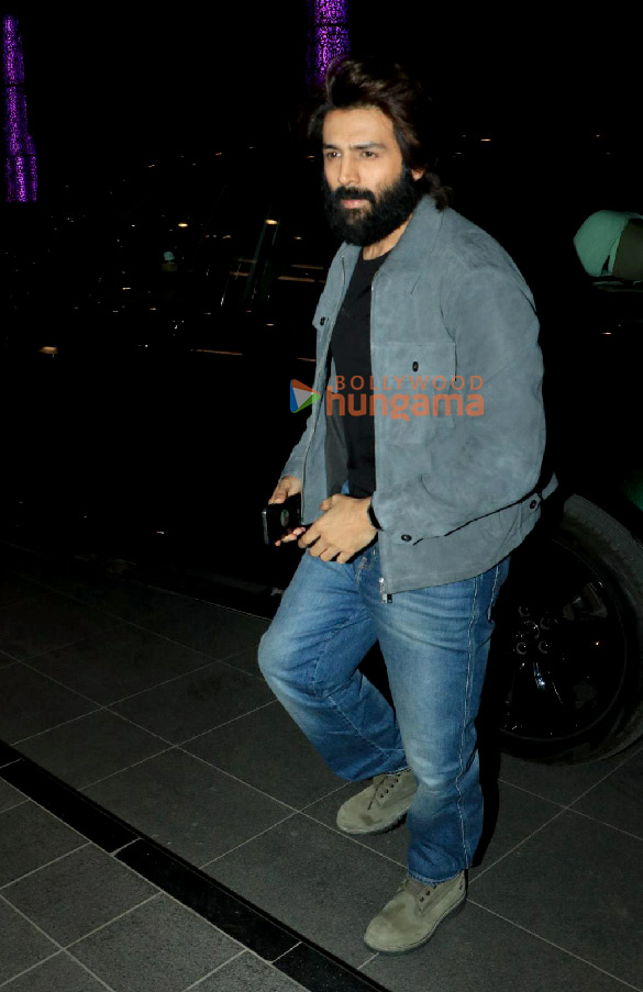 photos kartik aaryan snapped in mumbai 4 3