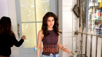 Photos: Kriti Sanon snapped outside a salon in Khar