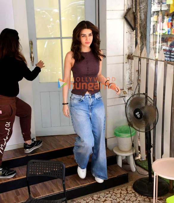 photos kriti sanon snapped outside a salon in khar 1