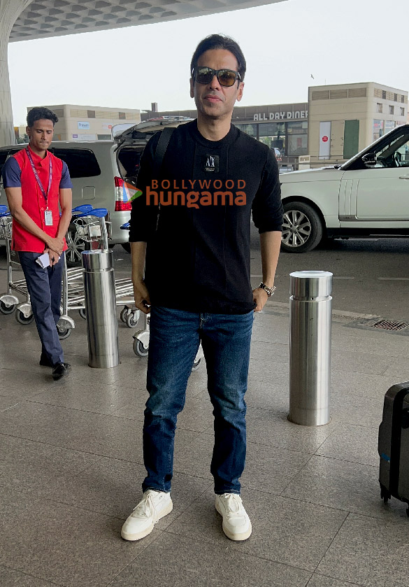 photos manushi chhillar vaani kapoor tusshar kapoor and aparshakti khurana snapped at the airport 7