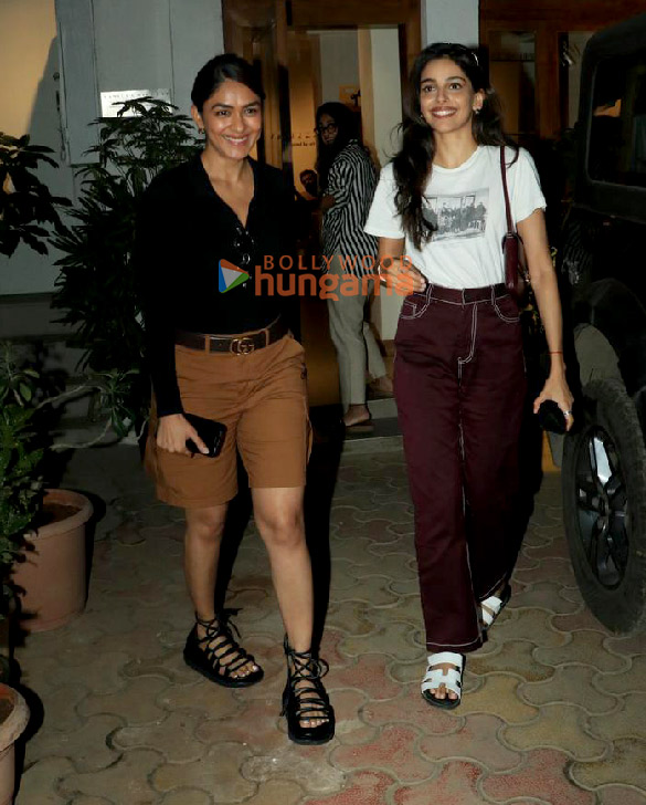 photos mrunal thakur and banita sandhu snapped in bandra 6