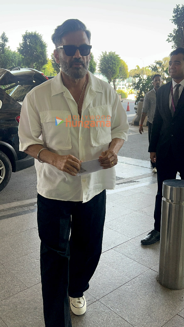 photos parineeti chopra malaika arora tamannaah bhatia and others snapped at the airport 4