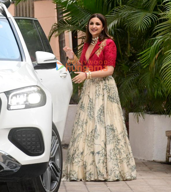 photos parineeti chopra snapped leaving for cousin siddharth chopras wedding 4