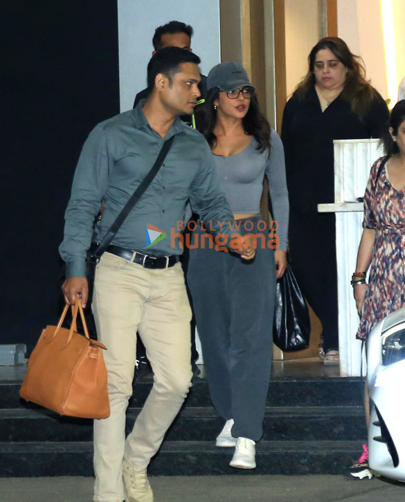 photos priyanka chopra jonas snapped at kalina airport 2 6