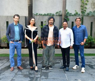 Photos: Raashii Khanna, Jiiva and others snapped at Aghathiyaa press conference