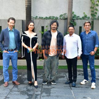 Photos: Raashii Khanna, Jiiva and others snapped at Aghathiyaa press conference