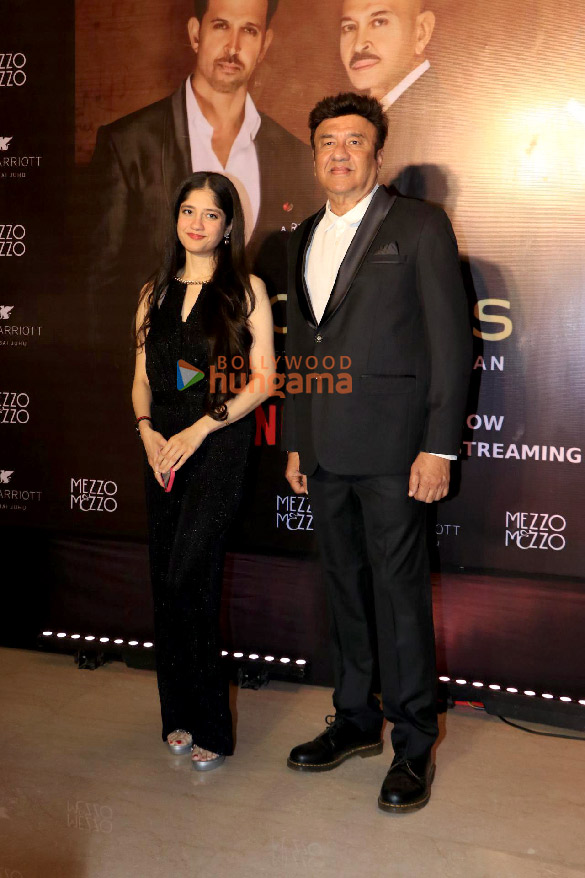 photos rakesh roshan hrithik roshan neetu singh ayesha jhulka ameesha patel mahima choudhary and others snapped at the bash thrown for the success of the roshans documentary 6