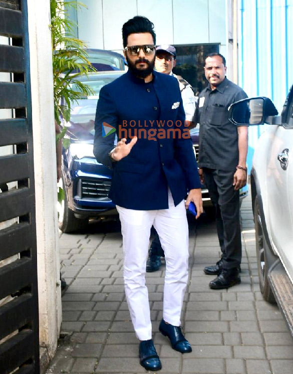 photos ranbir kapoor alia bhatt priyanka chopra jonas and riteish deshmukh snapped at kalina airport 1