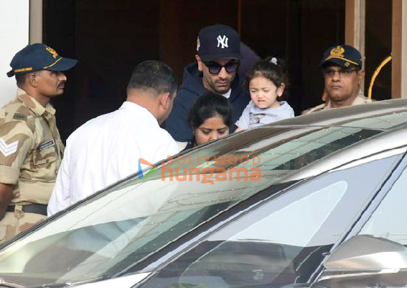 photos ranbir kapoor alia bhatt and raha kapoor snapped at kalina airport 3