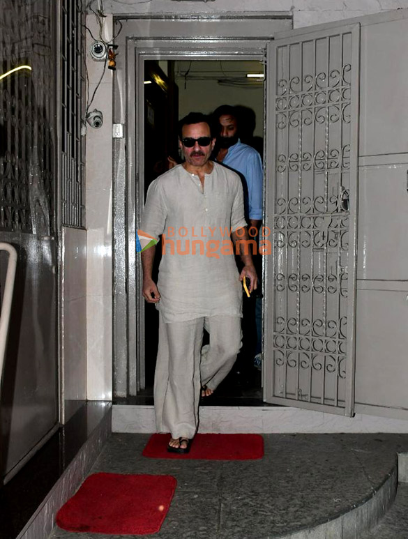 photos saif ali khan snapped outside a dubbing studio in bandra 1