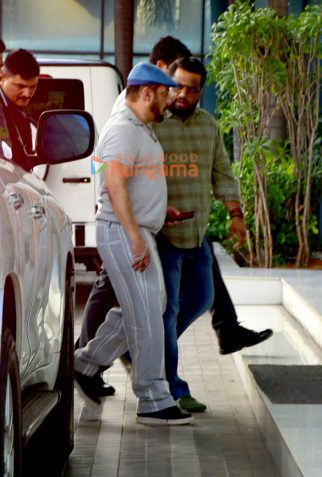 Photos: Salman Khan, Salim Khan, lulia Vantur snapped at Sajid Nadiadwala’s office in Andheri