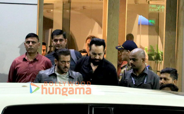 Photos: Salman Khan snapped at Kalina airport Photos: Salman Khan snapped at Kalina airport