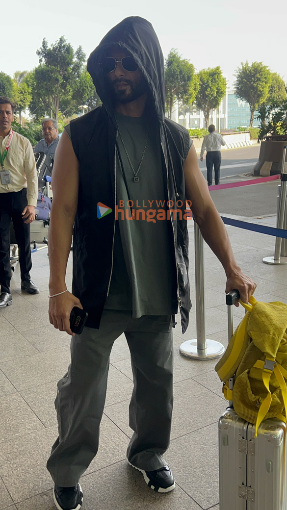 photos sanjay dutt shahid kapoor mira rajput kapoor and others snapped at the airport 090 1