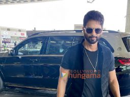 Photos: Shahid Kapoor and Anusha Dandekar snapped at the airport