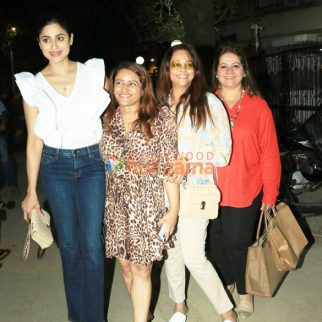 Photos: Shamita Shetty snapped with her friends in Bandra