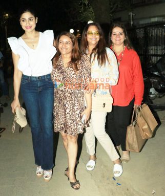 Photos: Shamita Shetty snapped with her friends in Bandra