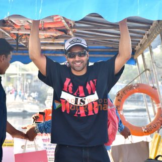 Photos: Varun Dhawan and Janhvi Kapoor snapped at Versova jetty