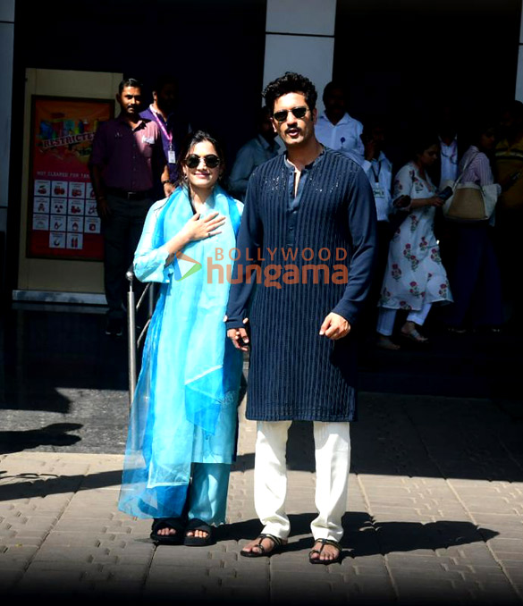 photos vicky kaushal rashmika mandanna dinesh vijan and laxman utekar snapped at kalina airport 5