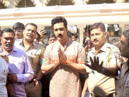 Photos: Vicky Kaushal snapped outside Babulnath Mahadev Temple