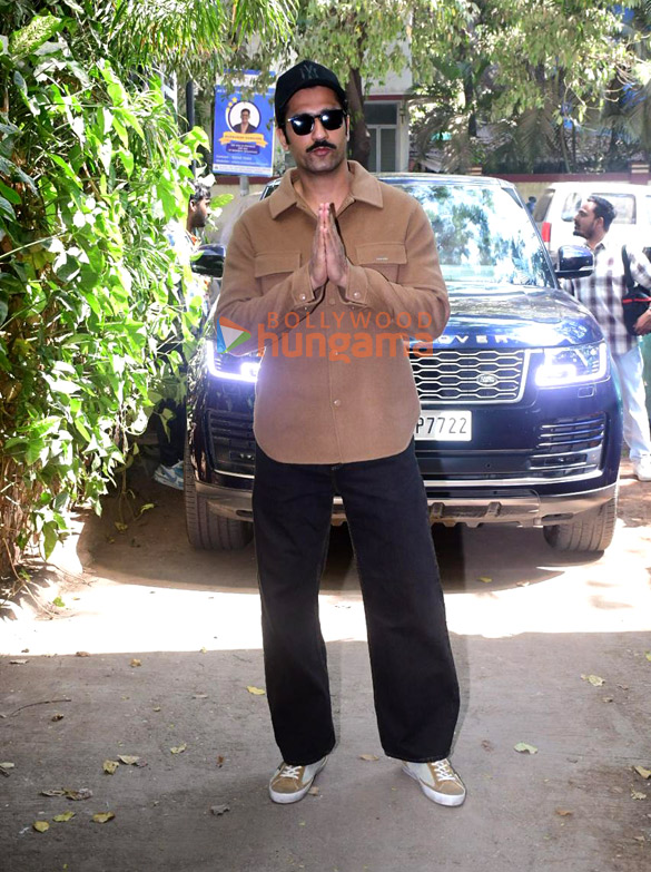 photos vicky kaushal snapped outside krome studio in bandra 2