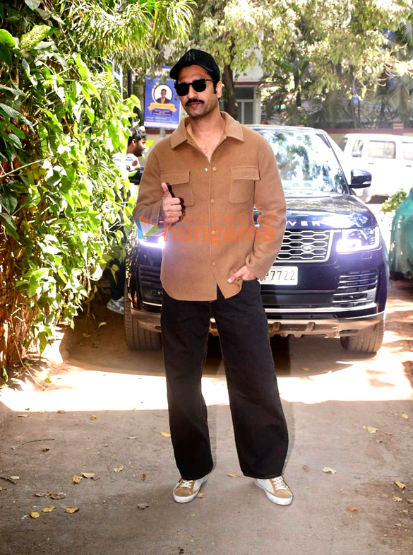 photos vicky kaushal snapped outside krome studio in bandra 4