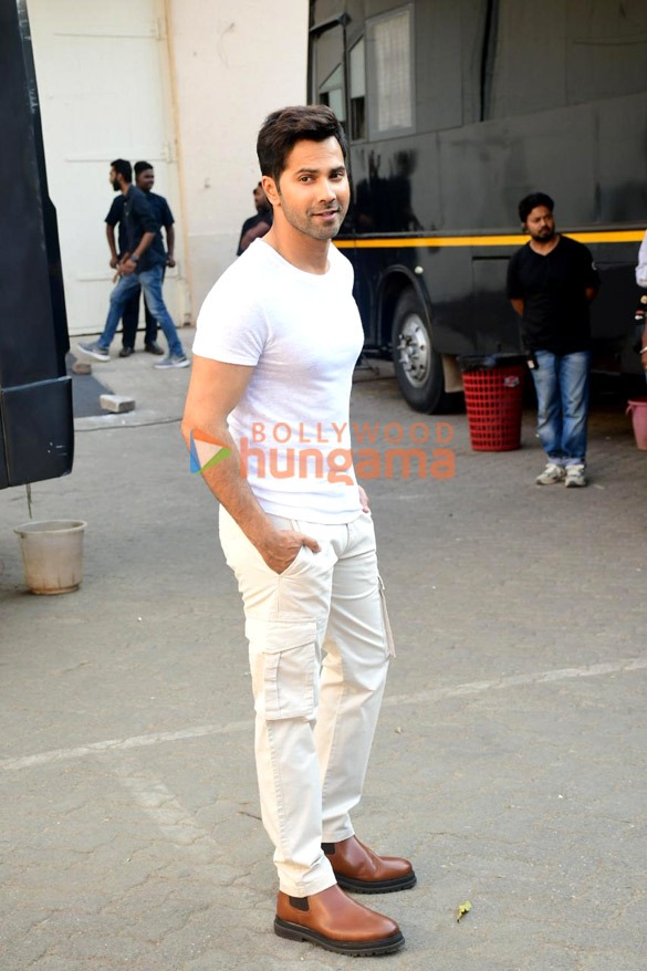 varun dhawan snapped at mehboob studio 2 2