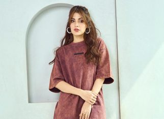 Rhea Chakraborty visits Siddhivinayak temple after CBI clears her in Sushant Singh Rajput case Rhea Chakraborty visits Siddhivinayak temple after CBI clears her in Sushant Singh Rajput case