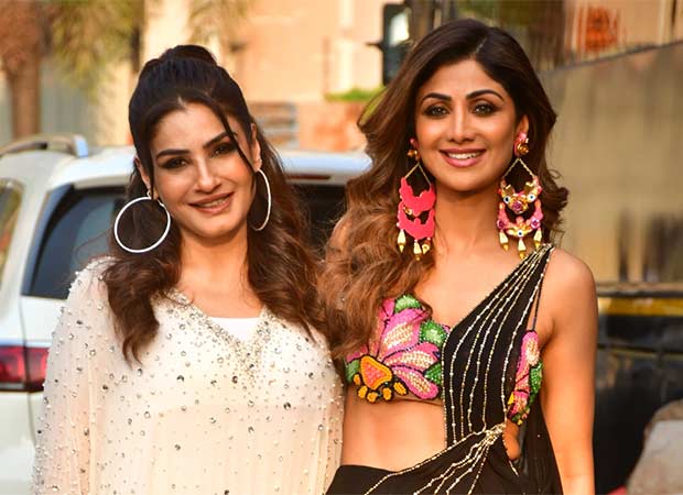 620x450-5903 Shilpa Shetty and Raveena Tandon share fun banter and pose on Indian Idol set, watch : Bollywood News