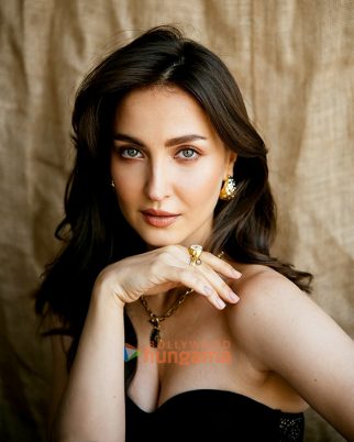Celeb Photos Of Elli AvrRam