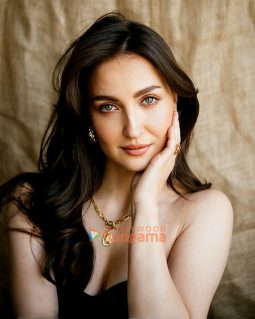 Celeb Photos Of Elli AvrRam