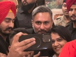 Honey Singh stops to take picture with an adorable fan