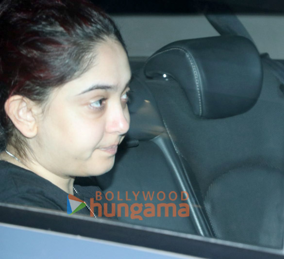 photos aamir khan and ira khan snapped in bandra 4