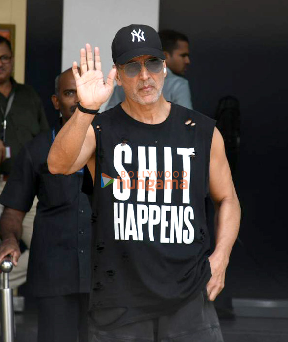 photos akshay kumar snapped at kalina airport 4 5