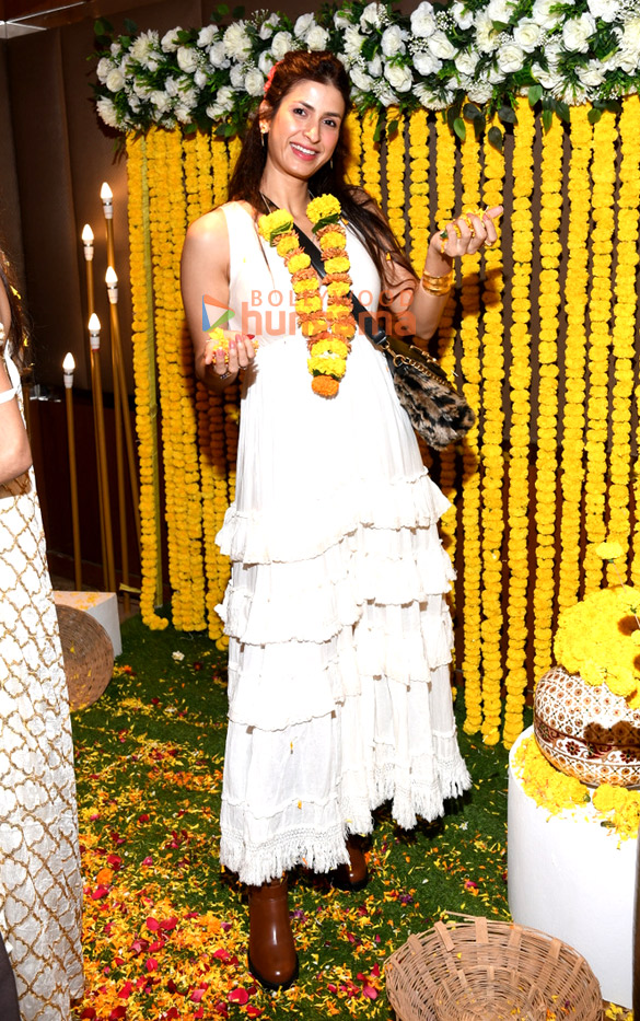 photos aoora shibani kashyap nikita rawal shweta khanduri hansa singh and others were snapped at the phoolo wali holi celebrations 18
