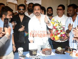 Photos: Emraan Hashmi snapped celebrating his birthday and cutting cake with the media