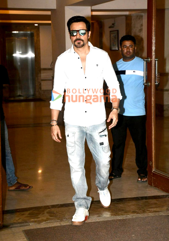 photos emraan hashmi snapped celebrating his birthday and cutting cake with the media 227 4