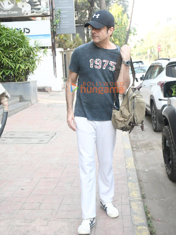 photos fardeen khan snapped with his kids in bandra 2