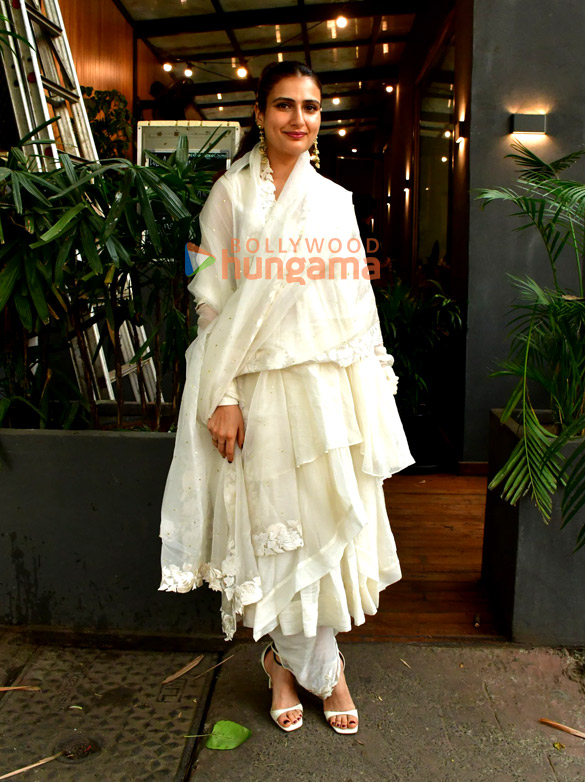 photos fatima sana shaikh snapped in juhu 2 9