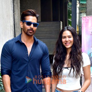 Photos: Harshvardhan Rane and Sonam Bajwa snapped in Juhu