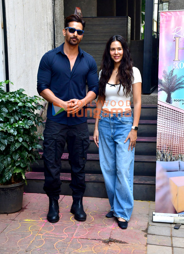photos harshvardhan rane and sonam bajwa snapped in juhu 5