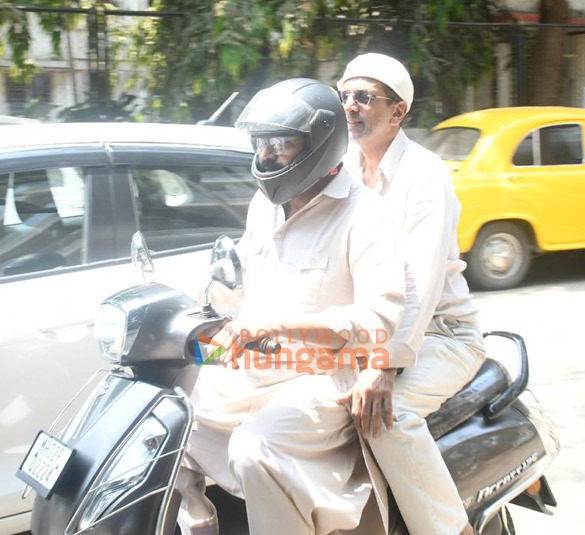 Photos: Jaaved Jaaferi snapped on scooty in Bandra Photos: Jaaved Jaaferi snapped on scooty in Bandra