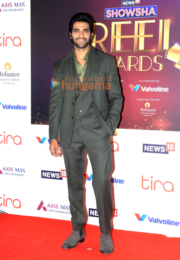photos janhvi kapoor raveena tandon rajkummar rao varun dhawan and others grace the red carpet of news18 showsha reel awards 2025 33