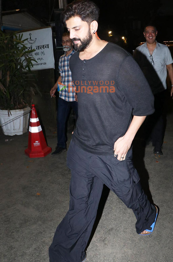 photos jeetendra and zaheer iqbal snapped in bandra 2