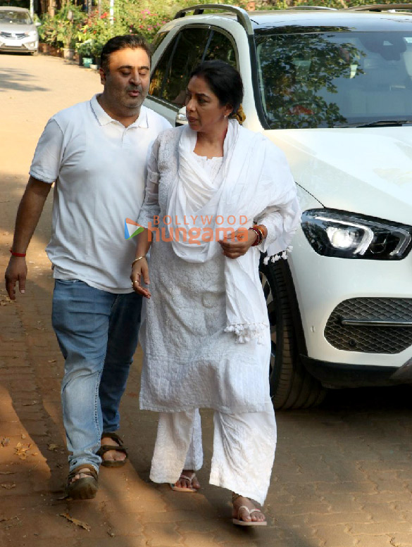 photos kajol tanishaa mukerji alia bhatt karan johar and others attend the funeral of deb mukherjee 15