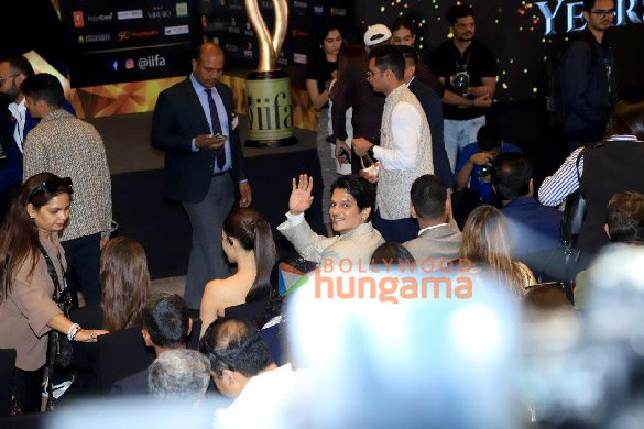 photos karan johar kartik aaryan kareena kapoor khan shahid kapoor and others attend iifa 2025 event in jaipur 14